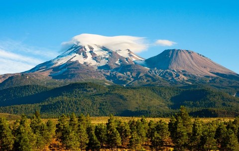 Trei tineri au planificat cu Gemini o ascensiune pe un munte de peste 4.300 de metri şi au rămas blocați pe vârful Muntelui Shasta, California. Sursă foto: Getty Images