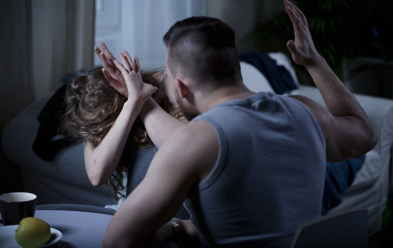 Cinci femei au fost ucise în fiecare oră, anul trecut, de parteneri sau membri ai familiei, arată un raport ONU