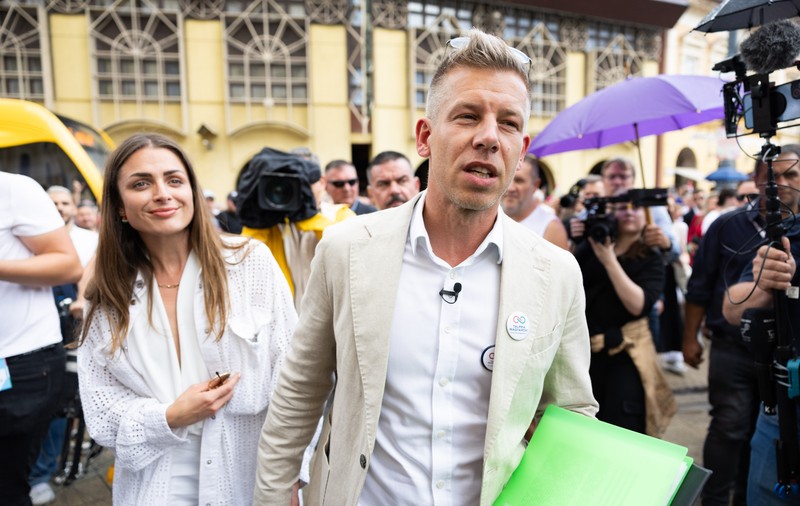 Fosta iubită a liderului opoziției maghiare, după ce acesta a acuzat-o de șantaj: „Ieri a vrut să-mi pună inel, azi vrea să-mi pună cătușe”