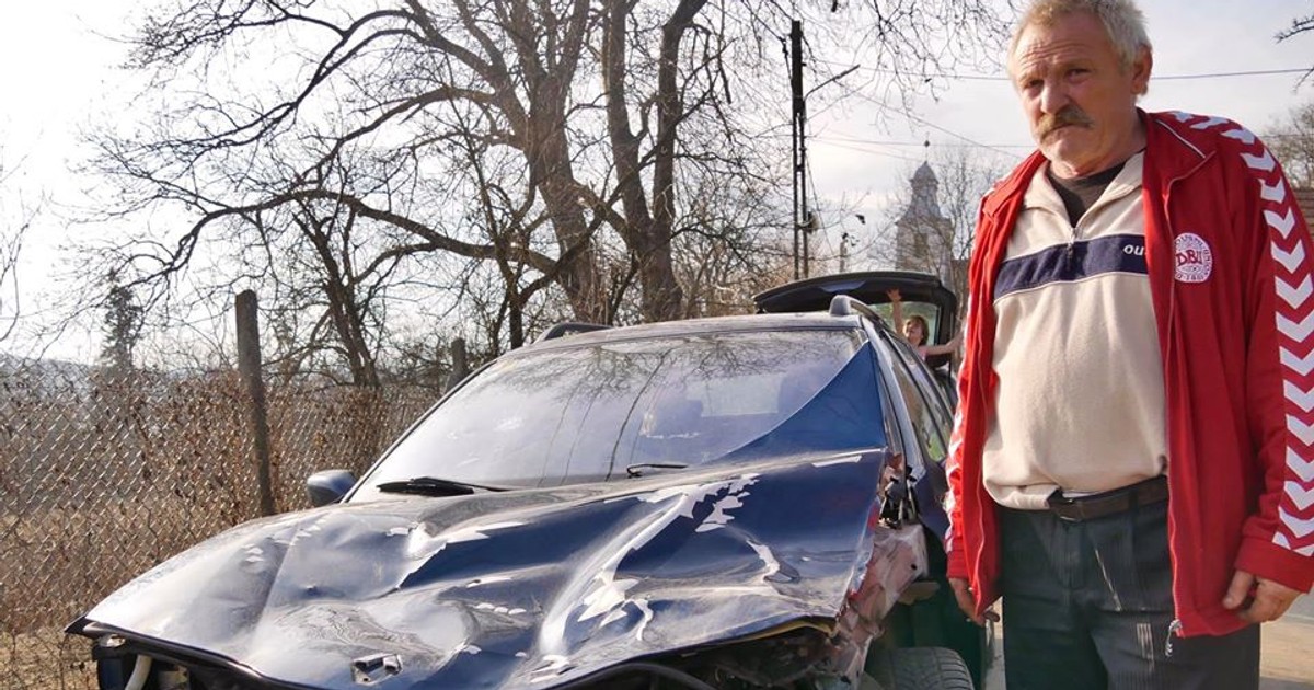 Bărbatul care a spulberat ursul în Harghita a rămas fără mașină și nu are cu ce să-și transporte cei șase copii. „Tare s-au bucurat că se interesează cineva și de ei”