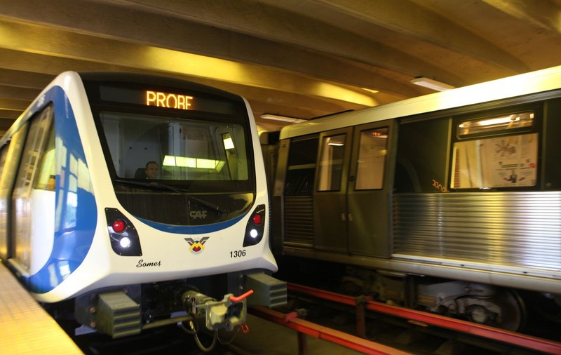 MISTERUL VOCII DE LA METROU. Cine ne întâmpină, de fapt, în noile trenuri?