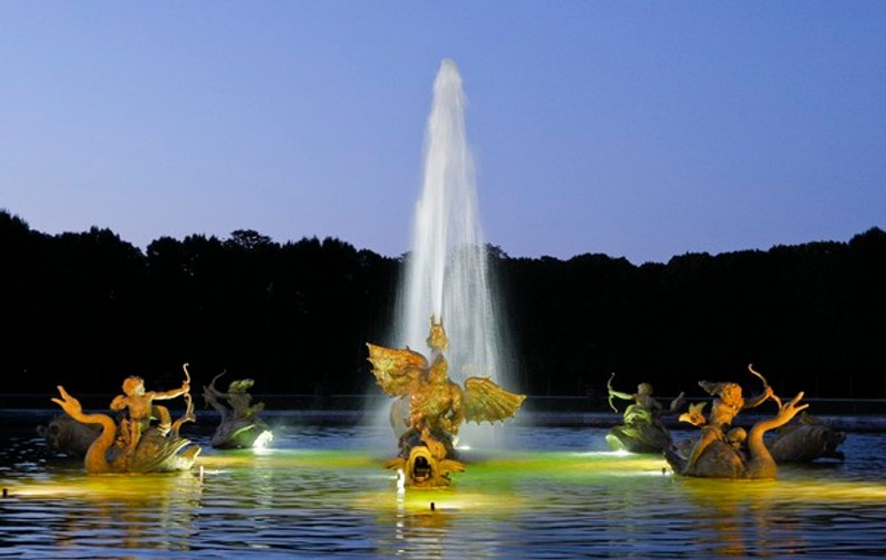 Foto | Iată ce spectacol fantastic are loc în grădinile Versailles-ului noaptea!