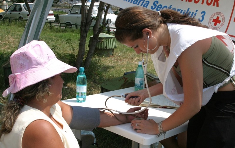 Puncte de prim ajutor pentru caniculă, instalate la Universitate şi la Grozăveşti 