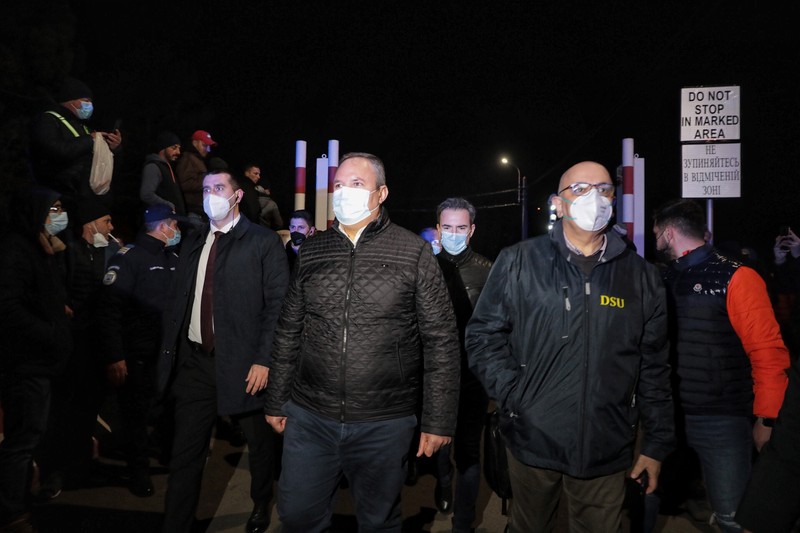 Nicolae Ciucă la Vama Siret. Foto: Eli Driu