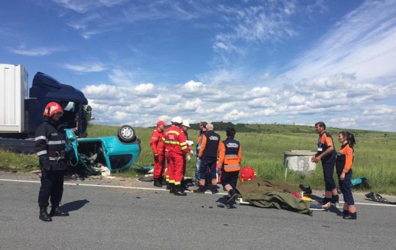 Tragedie în Mehedinţi. Trei oameni au murit într-un cumplit accident de maşină