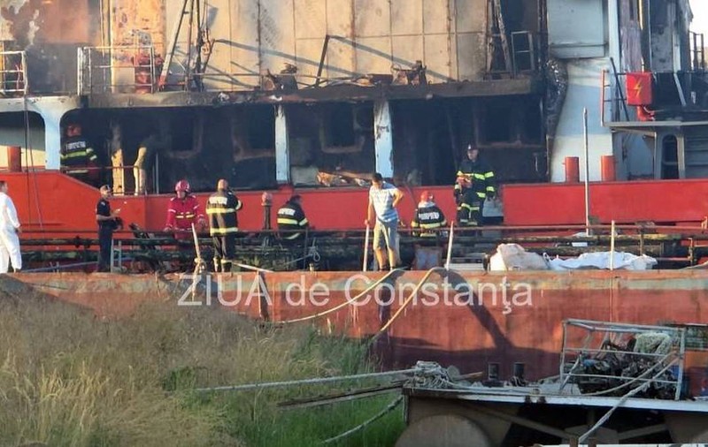 Incendiu puternic în Portul Midia, unde o navă încărcată cu minereu a luat foc. Ce au distrus flăcările