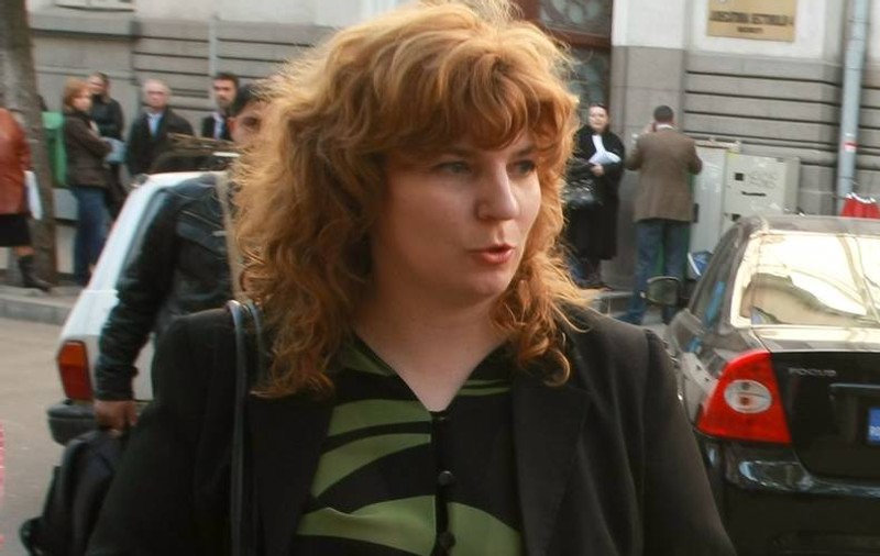 Un nou scandal mocneşte în familia lui Adrian Păunescu. Fiica maestrului, recunoscută în urma unui proces de paternitate, acuză: "Operele tatălui meu sunt editate şi vândute ilegal!”