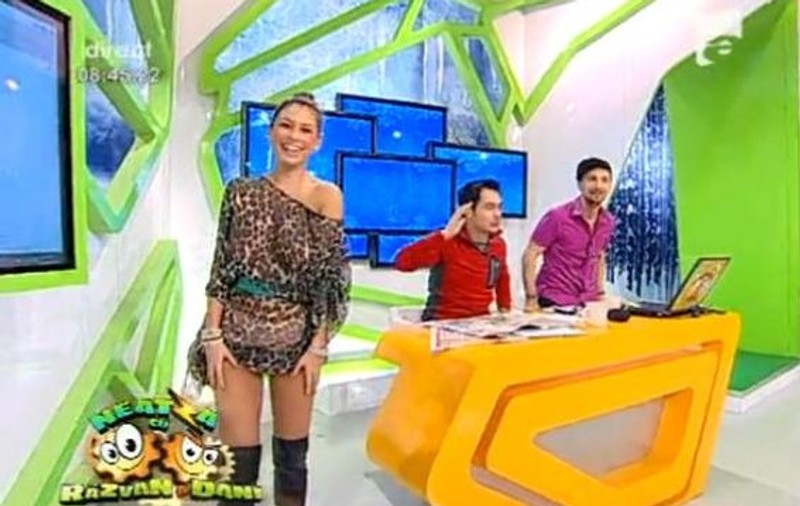 Roxana Vancea a apărut la televizor fără sutien | VIDEO