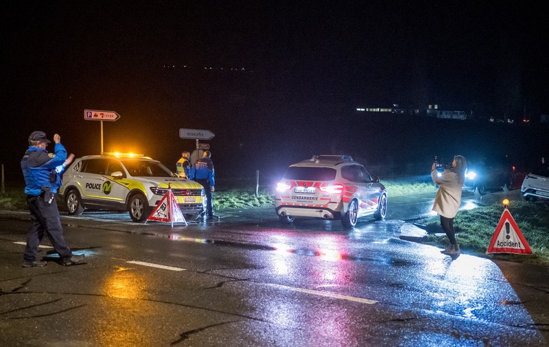 Patru români care au furat dintr-un magazin cu băuturi alcoolice au fost arestați, după o urmărire ca-n filme pe o autostradă din Elveția