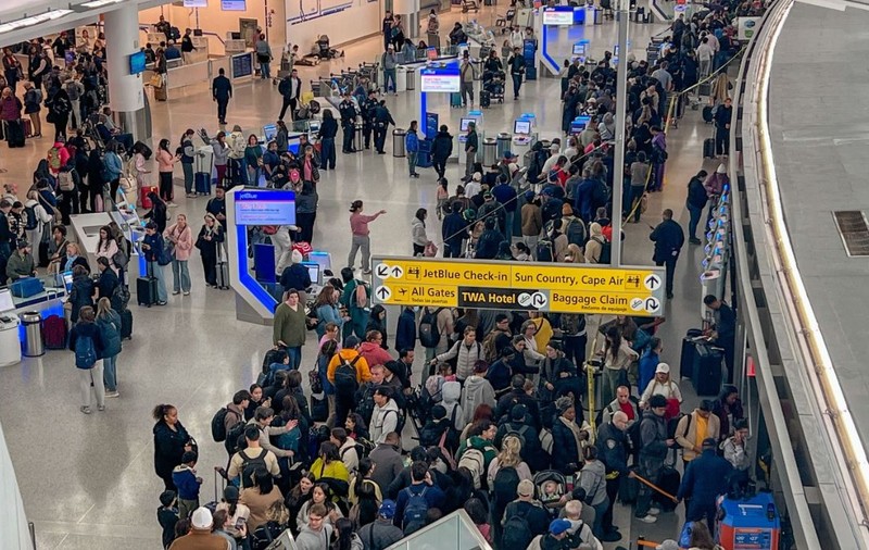 Haos în aeroporturile din SUA, după ce agenții de securitate neplătiți nu au mai venit la muncă: „Un dezastru complet”
