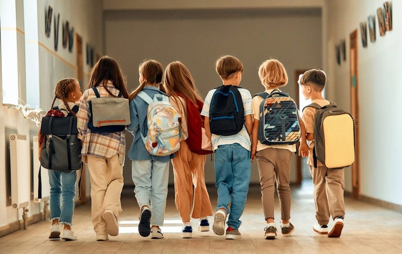 Anul școlar 2025-2026 începe pe 8 septembrie. Când intră elevii în prima vacanță