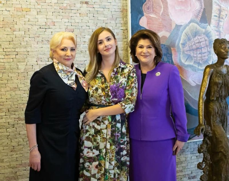 FOTO | Liviu Dragnea şi iubita sa, Irina Tănase, alături de femeile din PSD, de 8 martie. Petrecerea s-a ţinut la o vilă de protocol a statului