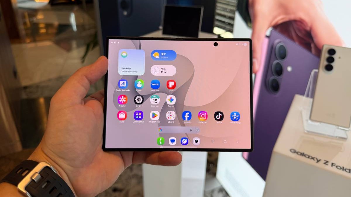 Samsung Galaxy Z Fold8.