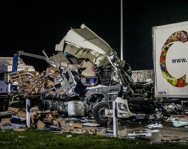 Șofer român de TIR, mort într-o parcare din Germania. A lovit violent un alt camion