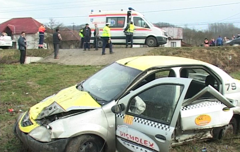 ACCIDENT CUMPLIT! Bebeluș proiectat prin geamul maşinii!