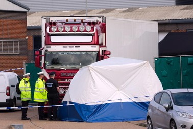 Mobilizare de forțe în Marea Britanie după ce 39 de cadavre au fost găsite în containerul unui camion (EPA)