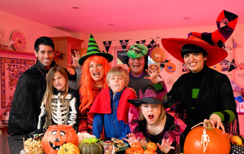Costume de Halloween - cele mai inspirate costume pentru copii și adulți de Halloween