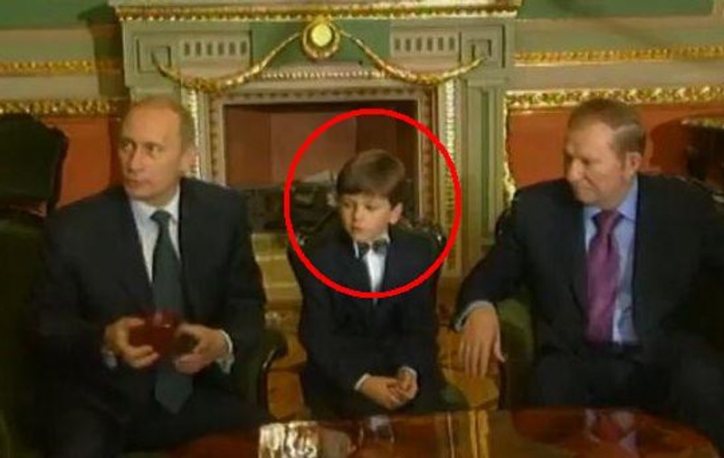 Ce tupeu! Un puşti de 16 ani i-a returnat un cadou lui Putin: "Sunteţi un mincinos!" | VIDEO