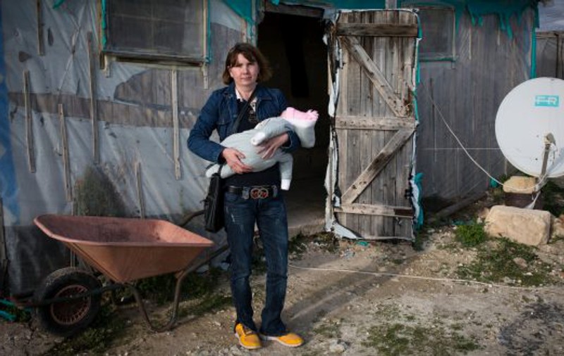 Mărturii ale comunității românilor din Italia: Femeile sunt agresate sexual de patronii italieni și obligate să își abandoneze copiii în spitale