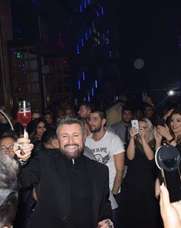 Cătălin Botezatu s-a distrat regește de ziua lui. Tortul te lasă mască - nimeni nu se aștepta la așa ceva | FOTO