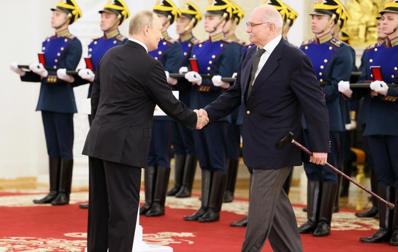 Marele regizor Nikita Mihalkov, după ce a fost premiat de Putin: „În Donbas se naște acum o nouă Rusie, o nouă elită a noastră”