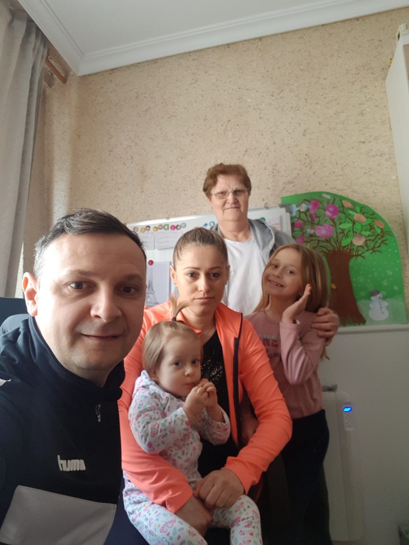 Cele două fete ale familiei Nițu vor putea în sfârșit să iasă din casă