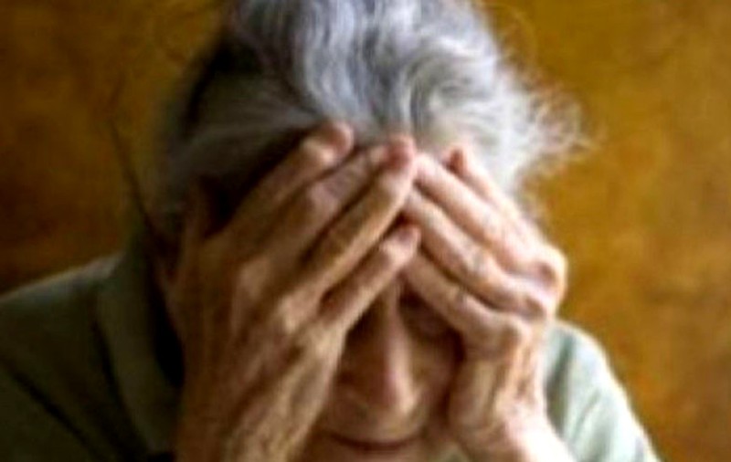 O bătrână din Târgu Neamț, prădată de sacoșa cu medicamente. Hoața a recunoscut