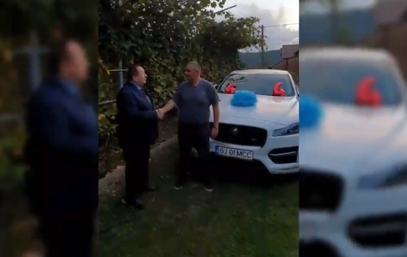 Un primar proaspăt ales din Gorj a primit în dar un Jaguar de la unchiul său, fost prefect al judeţului