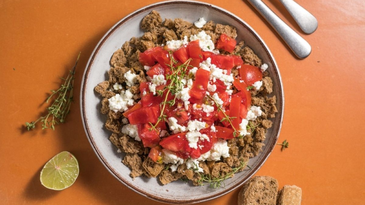 Salata Dakos- cum se prepară rețeta grecească