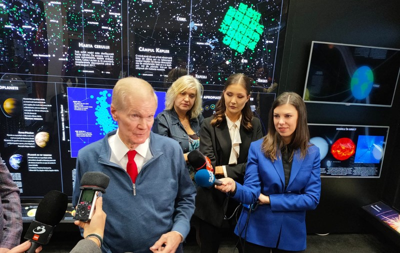 Șeful NASA, prezent în România, avertizează asupra cursei înarmărilor în spațiu. „O bombă nucleară în spatiu este linia roșie pentru SUA”