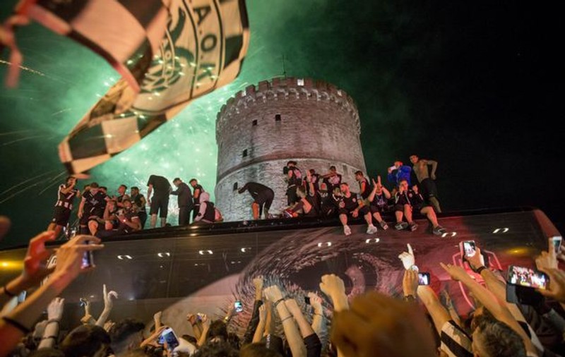 CORESPONDENȚĂ DIN SALONIC: ”Semizeii” Salonicului și ”Inelul de foc”! Fanii lui PAOK au început deja petrecerea! Echipa lui Lucescu, la un punct de titlu