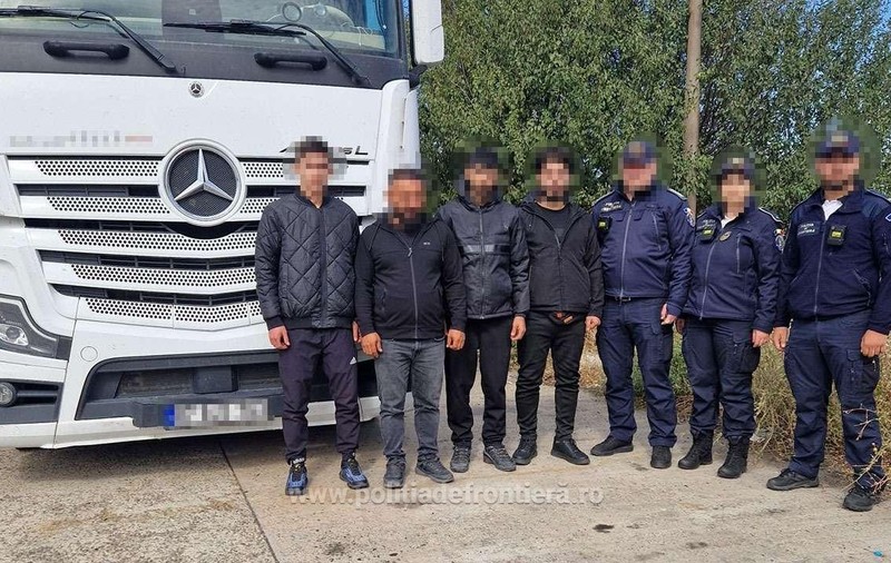 Nouă migranți irakieni au fost ascunși în rezervoarele camioanelor pentru a trece ilegal frontiera. Ce a atras atenția la Giurgiu