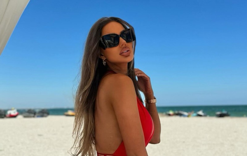 Cum a apărut Bianca Drăgușanu pe litoralul românesc. Toți s-au uitat la ea când au văzut ce costum de baie poartă