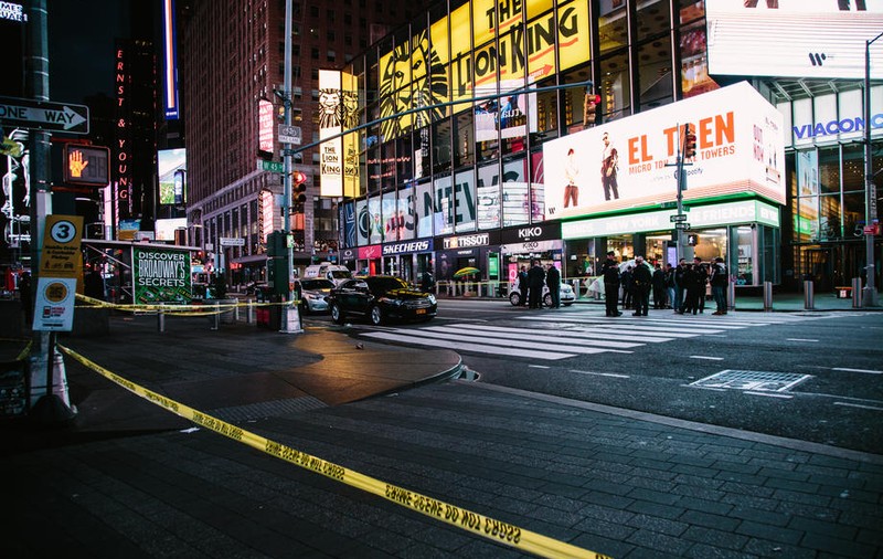 Atac armat în Times Square: Două femei și o fetiță de 4 ani au fost rănite