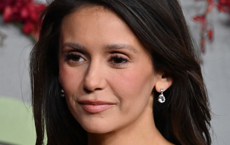 Cum a apărut Nina Dobrev pe covorul roșu. Rochia vintage cu care a atras toate privirile