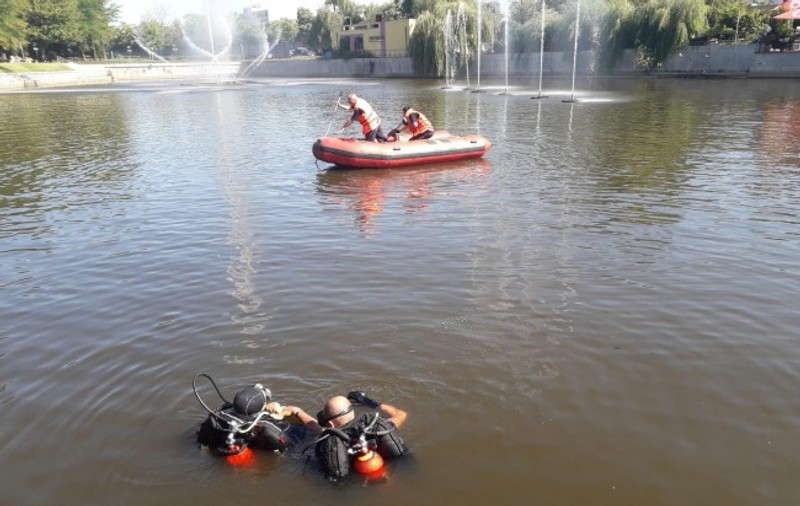 Bărbat înecat în lacul Podgoria din Arad. Omul s-ar fi sinucis