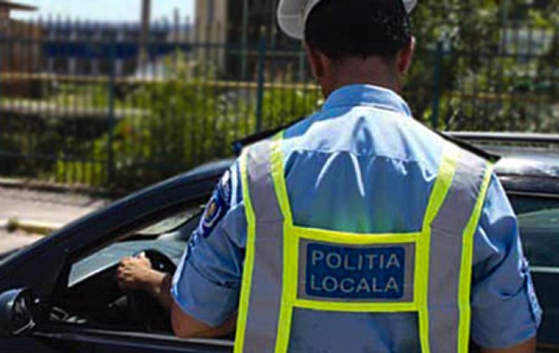 Polițiști locali din Ploiești, scutiți medical de patrulare noaptea sau când plouă. Primarul a cerut verificări