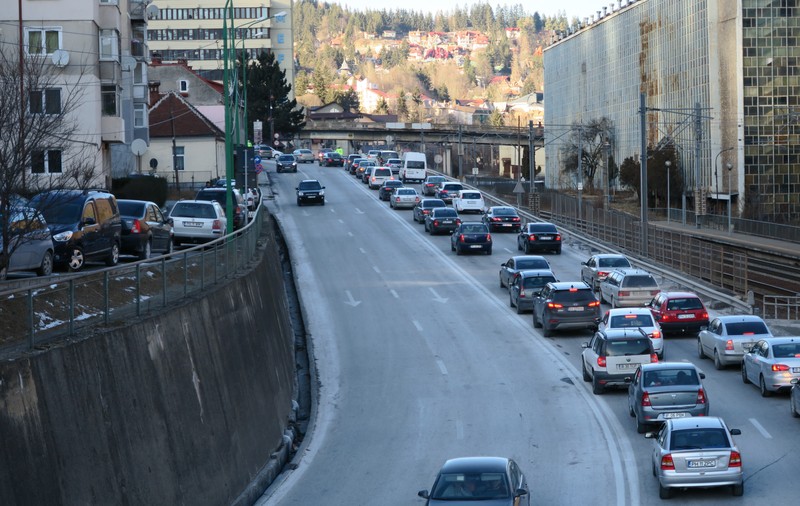 Românii pleacă în minivacanța de 1 Decembrie. Circulație îngreunată pe DN1 Ploieşti – Braşov