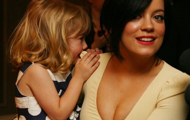 Lily Allen îşi cumpără doar haine pe care le poate lăsa moştenire