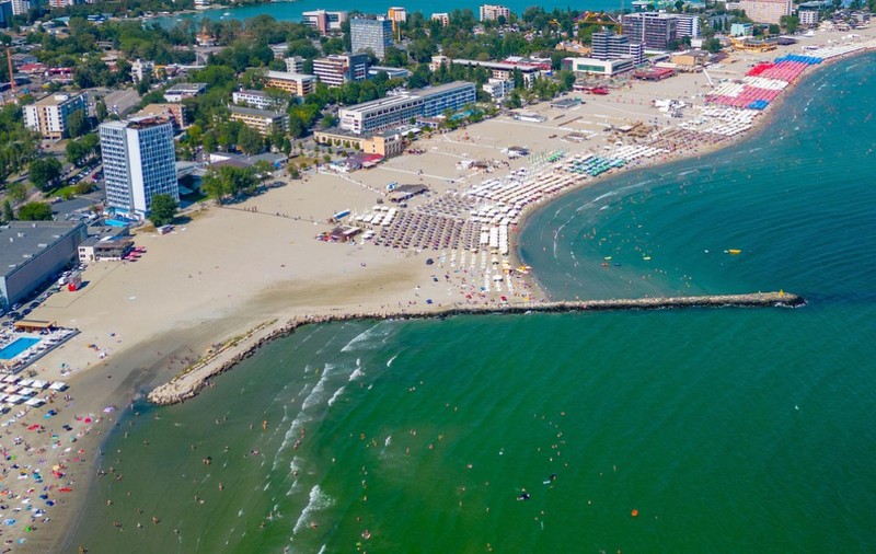 Minivacanța de Sfânta Maria 2025, cel mai aglomerat weekend al sezonului estival. Turiștii au ocupat aproape complet litoralul