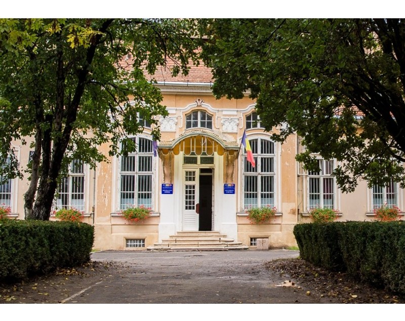 GALERIE FOTO| Pentru ce sumă a fost scos la vânzare Castelul Teleki, unul dintre cele mai importante edificii din Transilvania