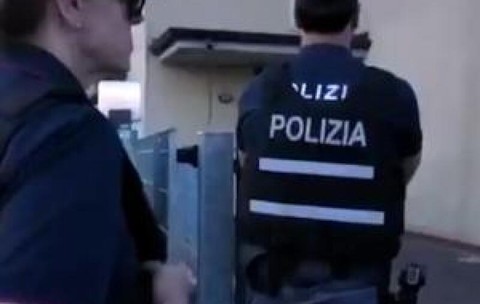 Româncă din Italia, condamnată la închisoare după ce şi-a lăsat copilul să sune 2 ore la uşă