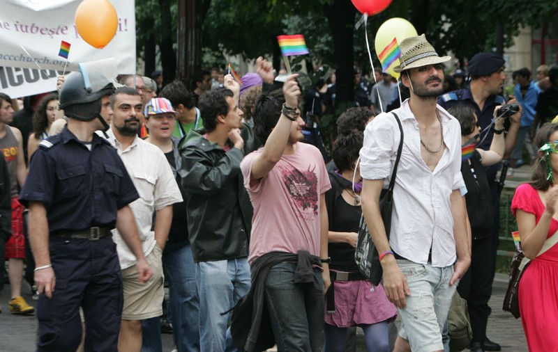 Parada Gay Fest, mai mulţi poliţişti decât participanţi