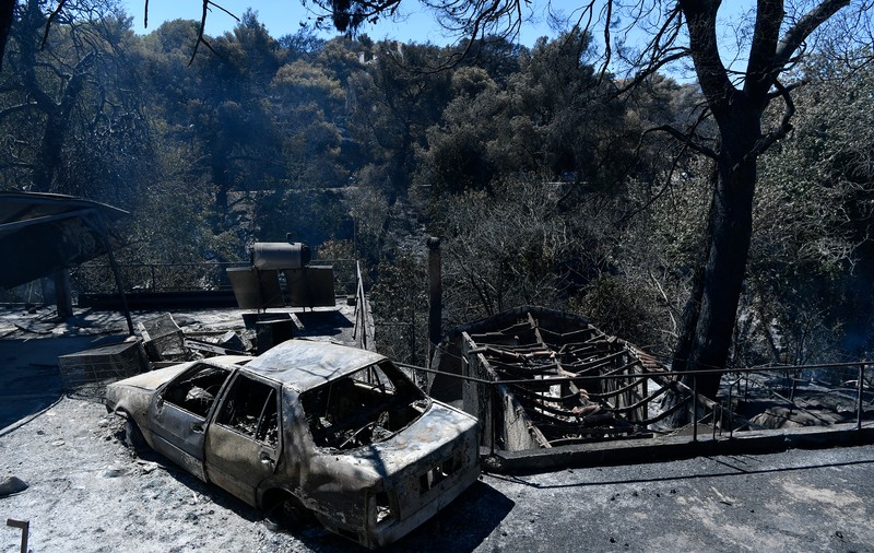 Ce a rămas după incendiile de vegetație istorice de la periferia Atenei. „Asta e tot ce am primit. Indiferență”