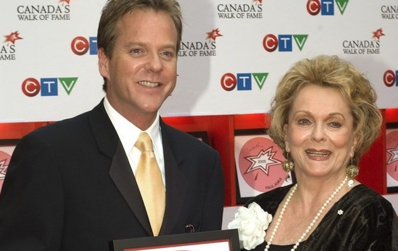 Kiefer Sutherland a anunțat moartea mamei sale, Shirley Douglas: A avut pneumonie, dar nu s-a confirmat infecția cu COVID-19