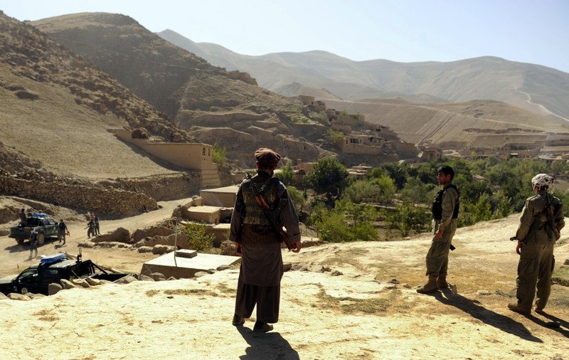 TRAGEDIE ÎN AFGANISTAN! 350 DE OAMENI AU MURIT, în urma unei alunecări de teren