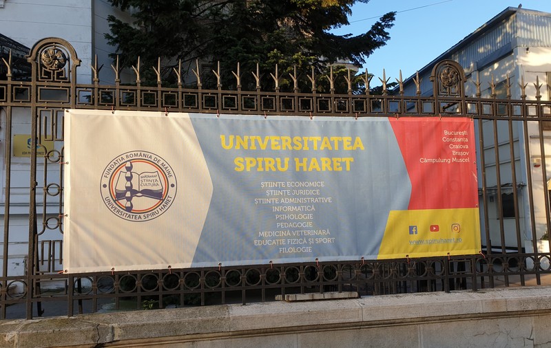Prorectorul de la „Spiru Haret” a fost reținut în scandalul examenelor promovate pe șpagă