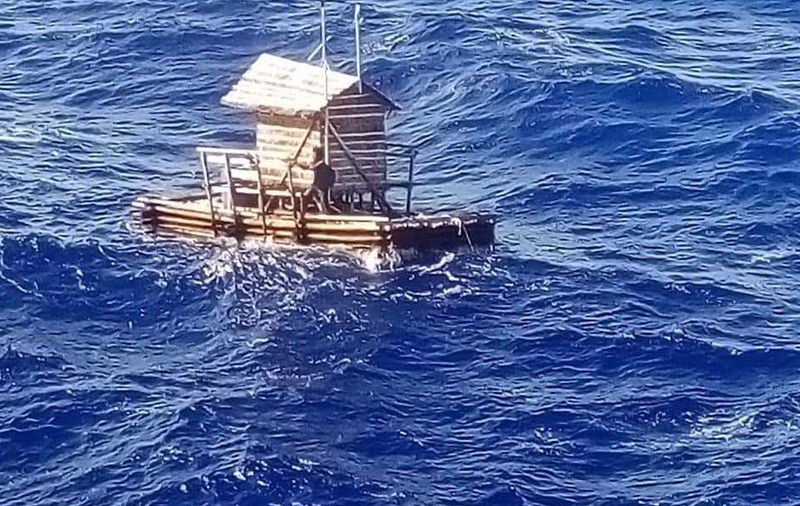 Cum a supraviețuit un indonezian în Oceanul Pacific, 49 de zile, pe o colibă plutitoare (VIDEO)
