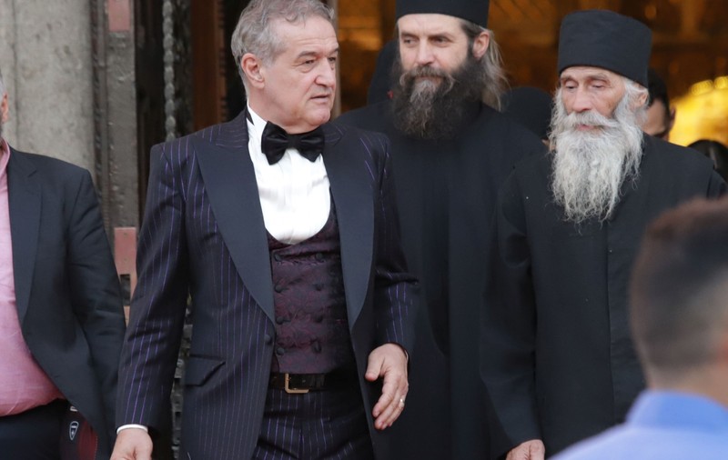 Soția lui Gigi Becali, impecabilă la nunta fiicei, Teodora. Apariție de vis!