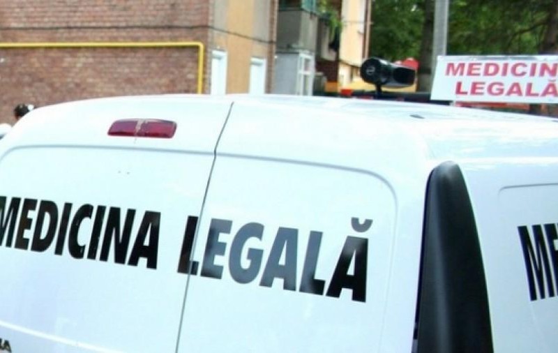 Descoperire macabră pe un deal din Iași. O femeie dezbrăcată a fost găsită moartă